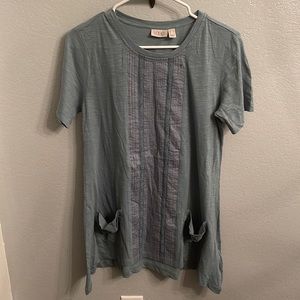 Logo Lori Goldstein light blue green tee